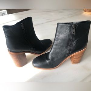 Beautiful leather short boots by Solsana